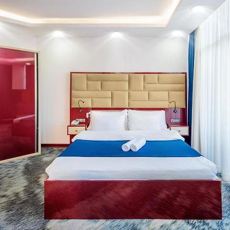 Denis Hotel Тбилиси Екстериор снимка