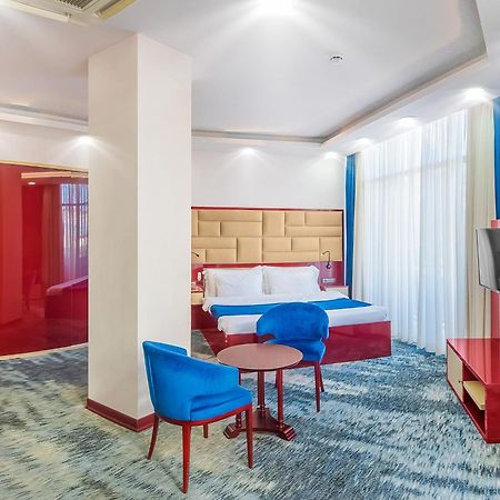 Denis Hotel Тбилиси Екстериор снимка