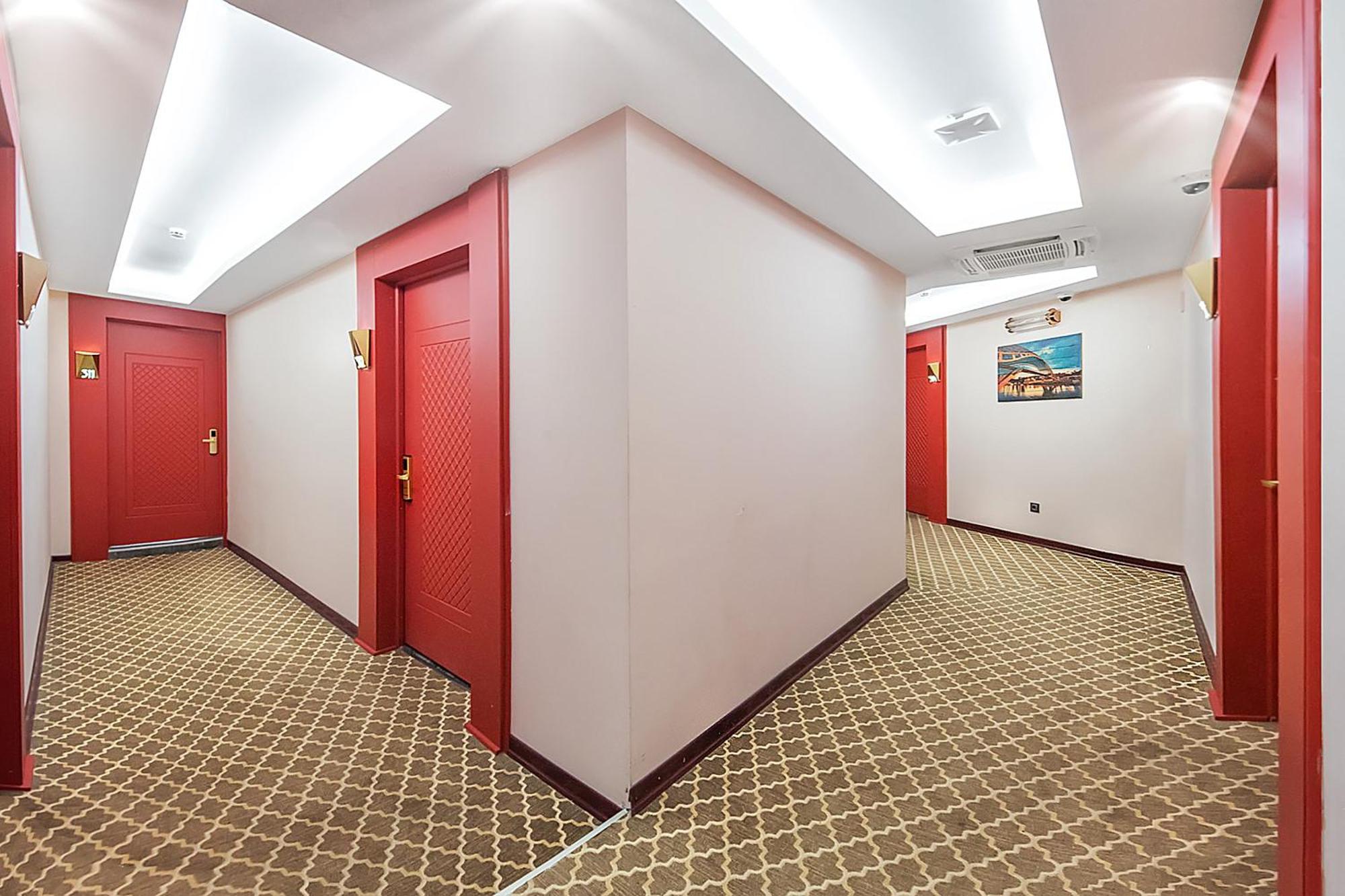 Denis Hotel Тбилиси Екстериор снимка