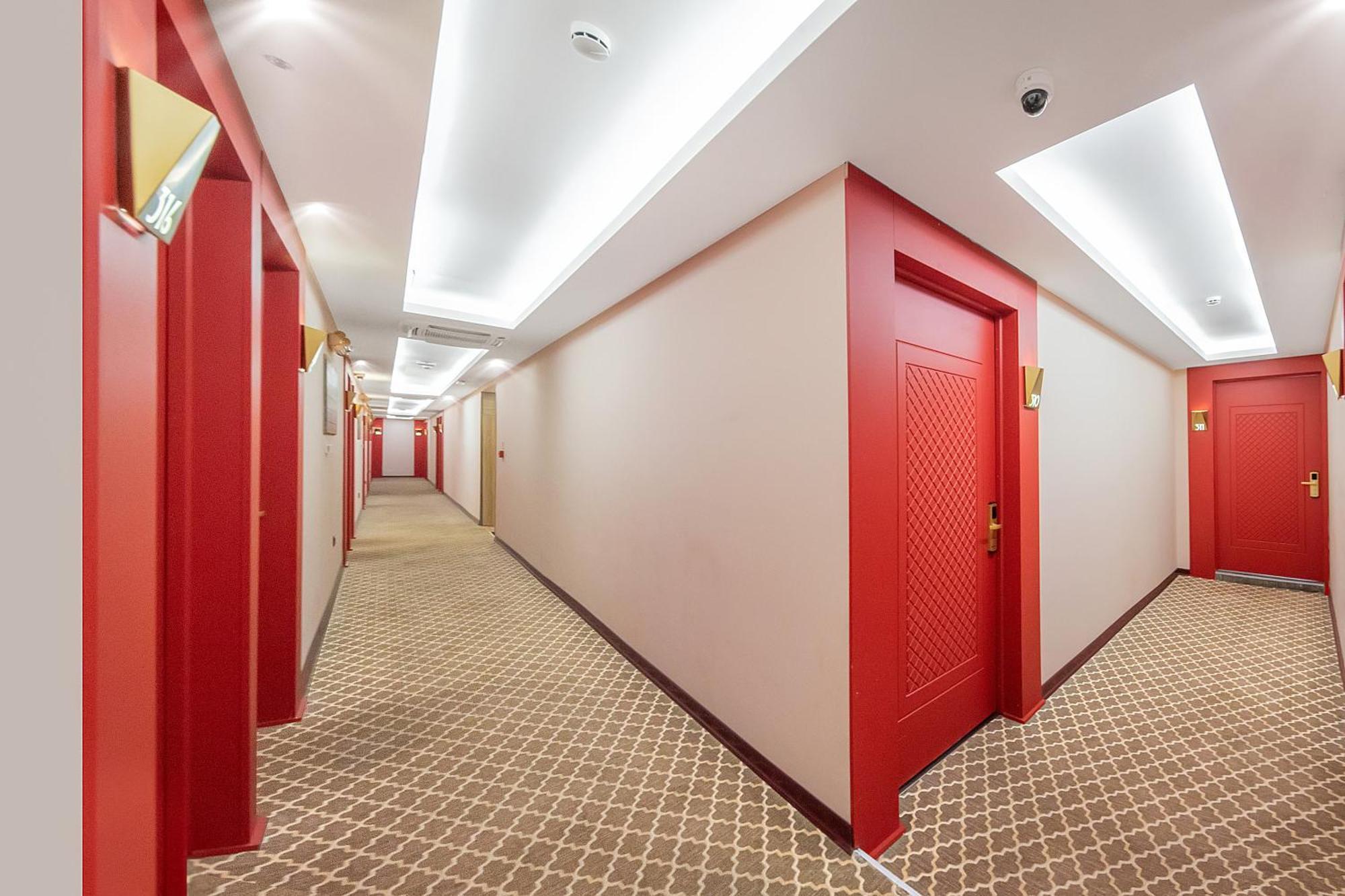 Denis Hotel Тбилиси Екстериор снимка