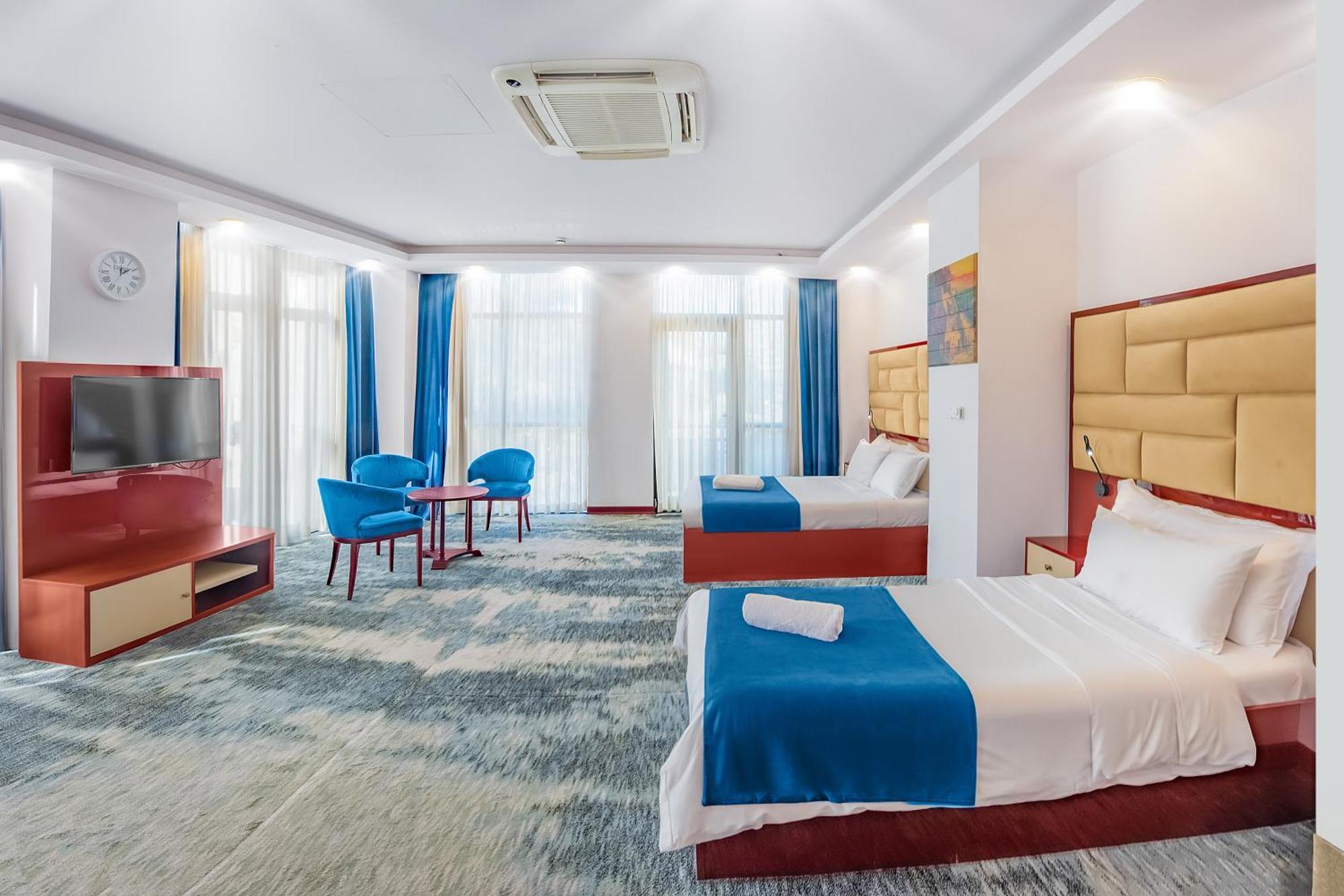 Denis Hotel Тбилиси Екстериор снимка