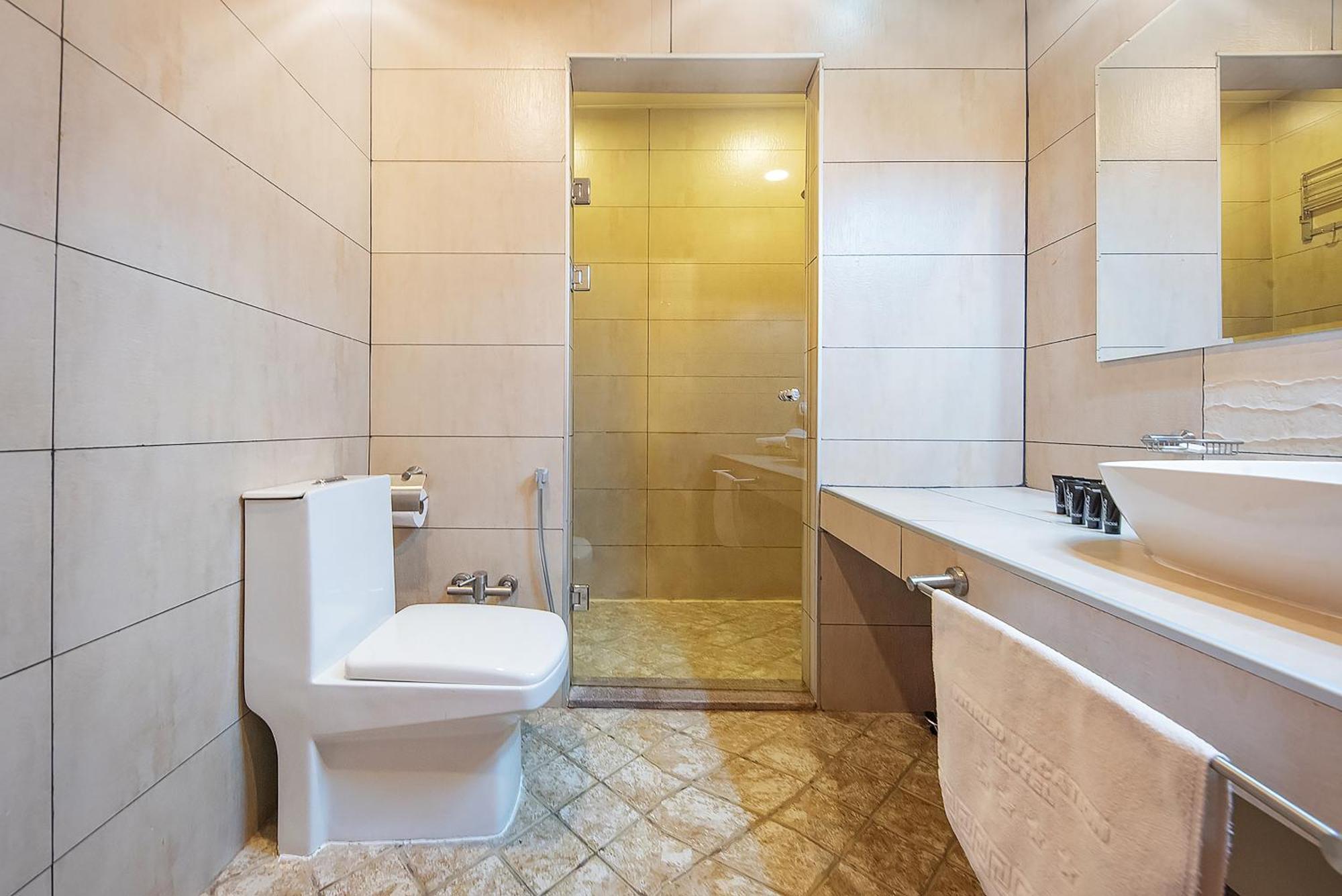 Denis Hotel Тбилиси Екстериор снимка