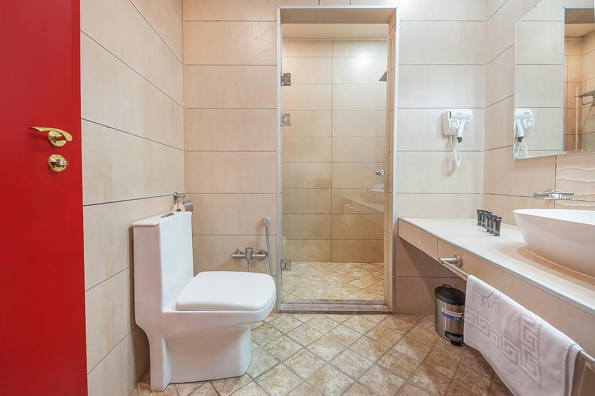 Denis Hotel Тбилиси Екстериор снимка