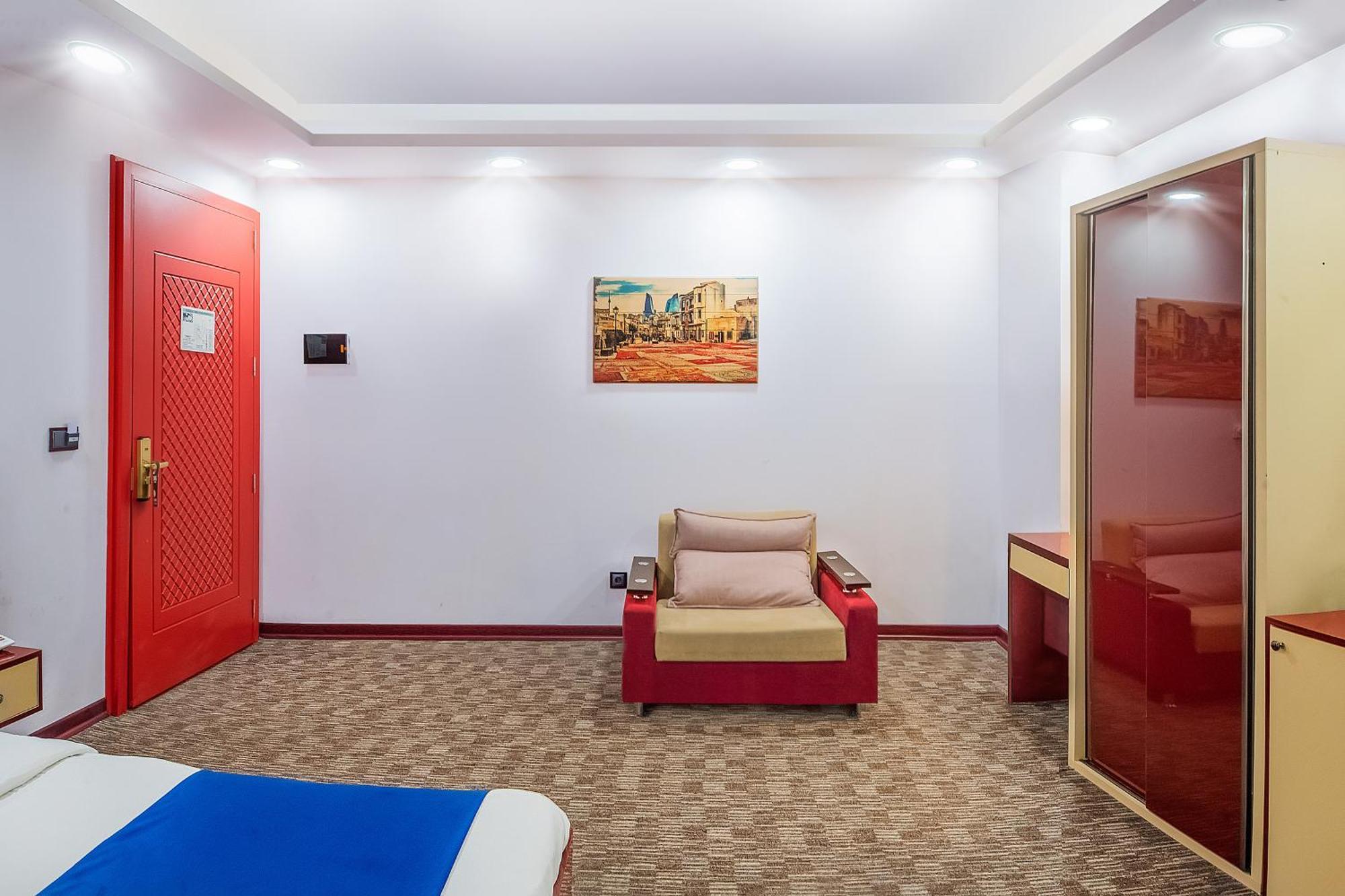 Denis Hotel Тбилиси Екстериор снимка