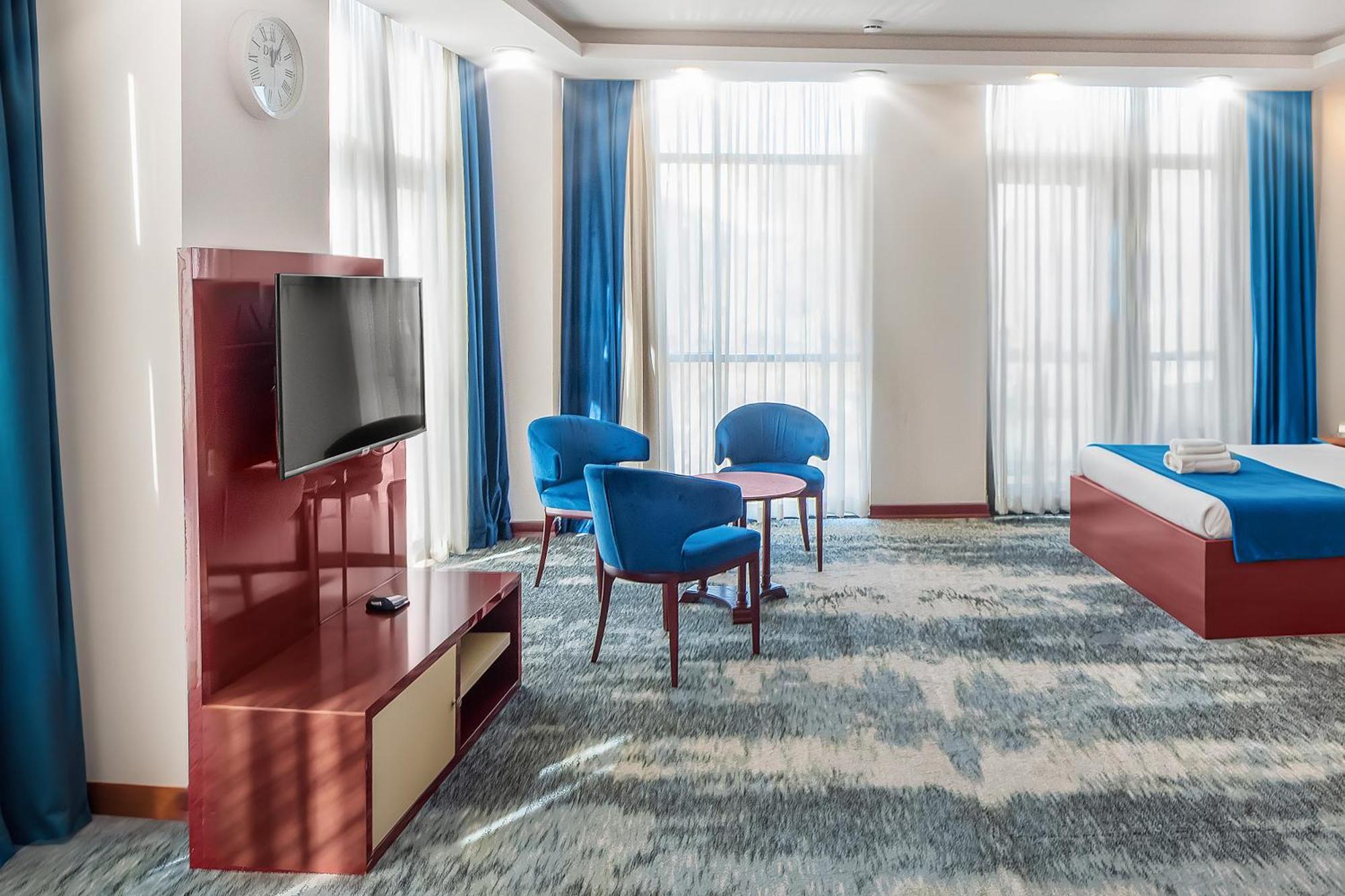 Denis Hotel Тбилиси Екстериор снимка