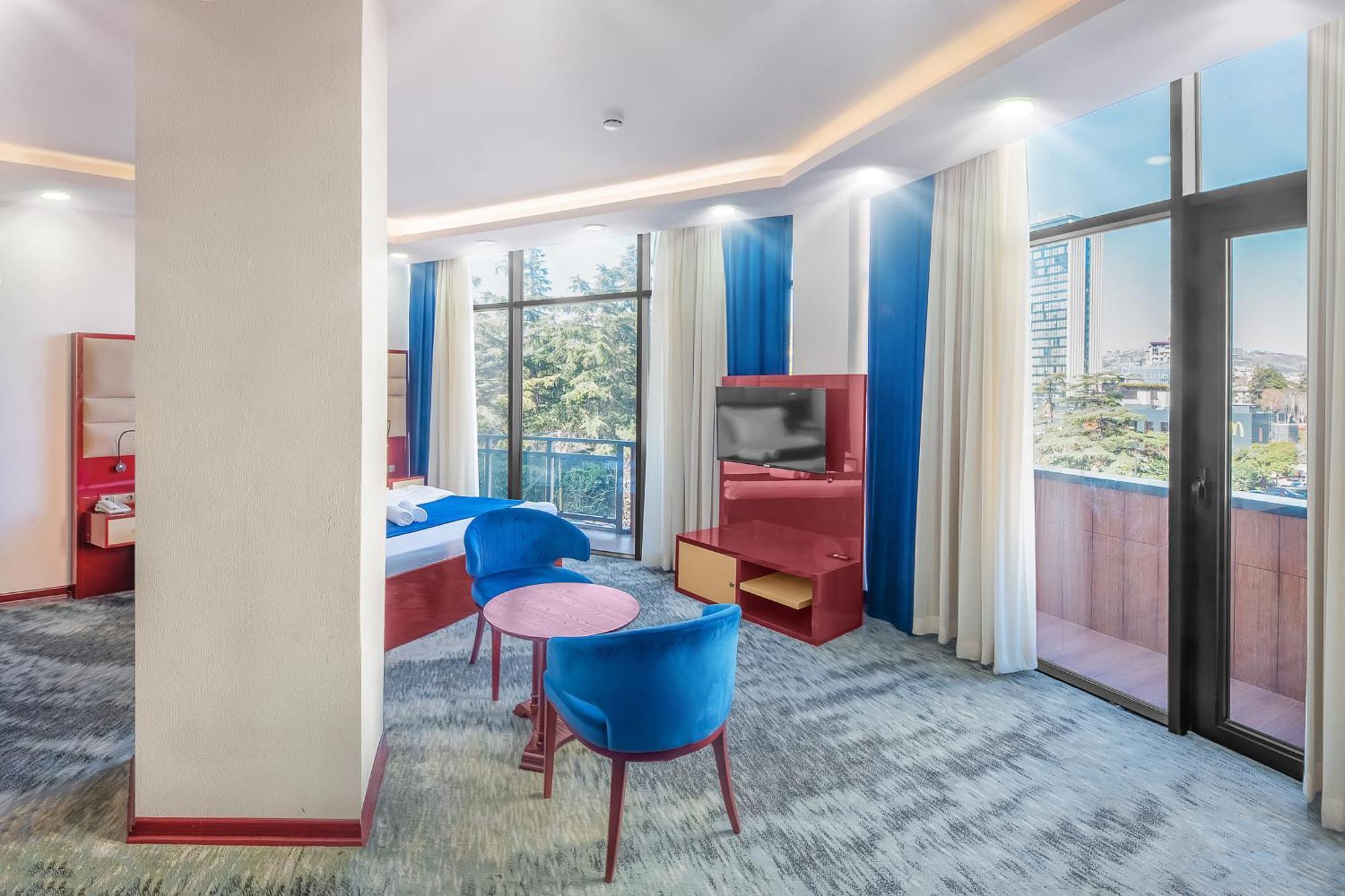 Denis Hotel Тбилиси Екстериор снимка