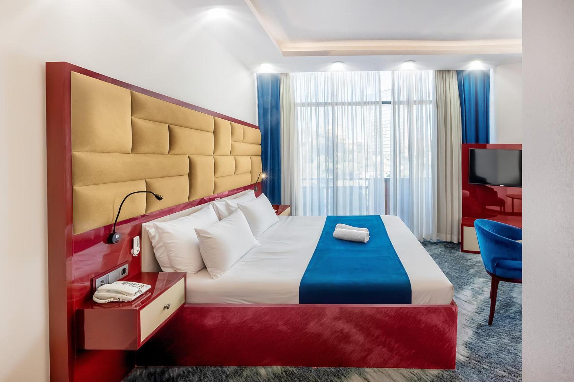 Denis Hotel Тбилиси Екстериор снимка