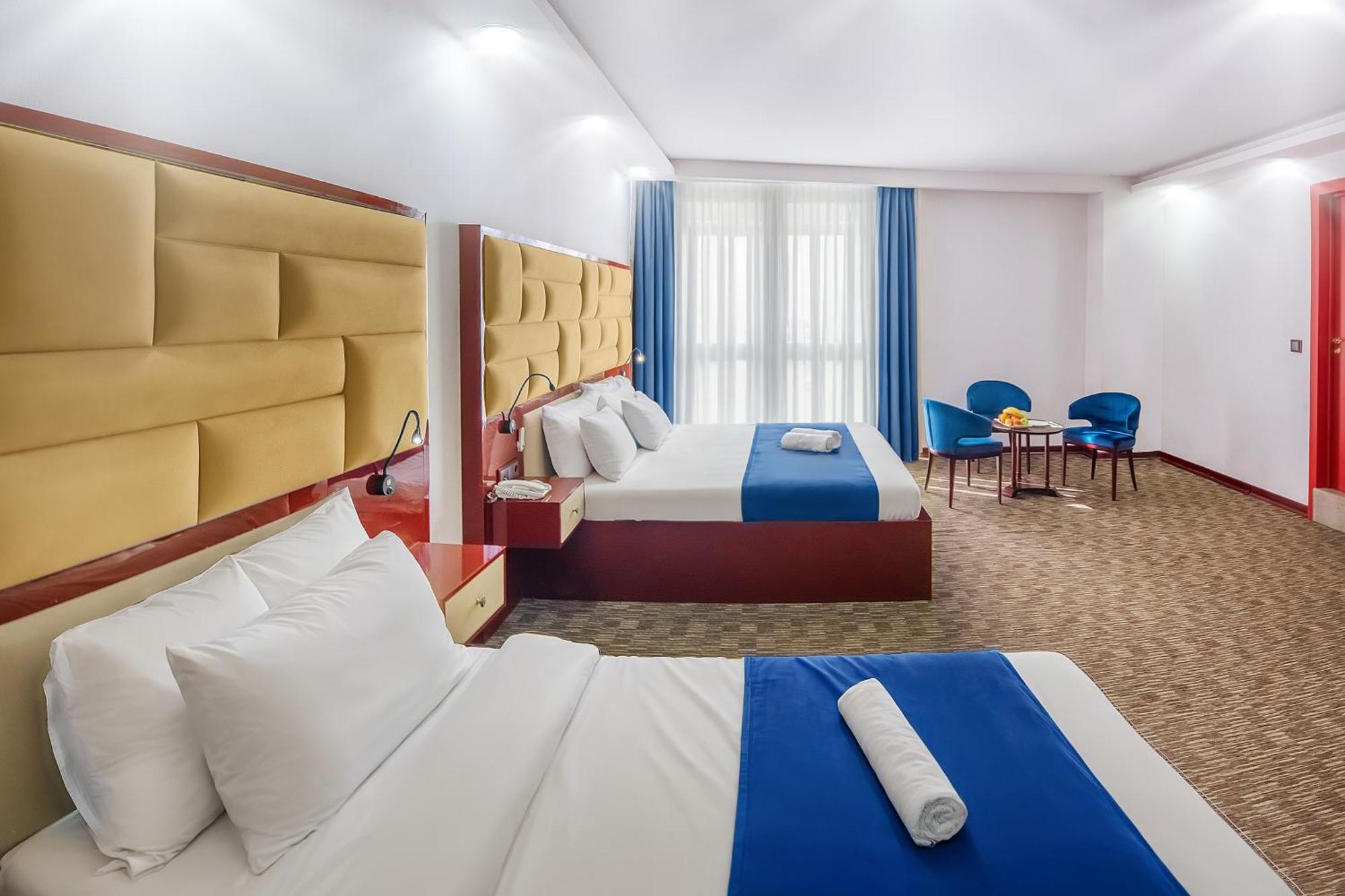 Denis Hotel Тбилиси Екстериор снимка