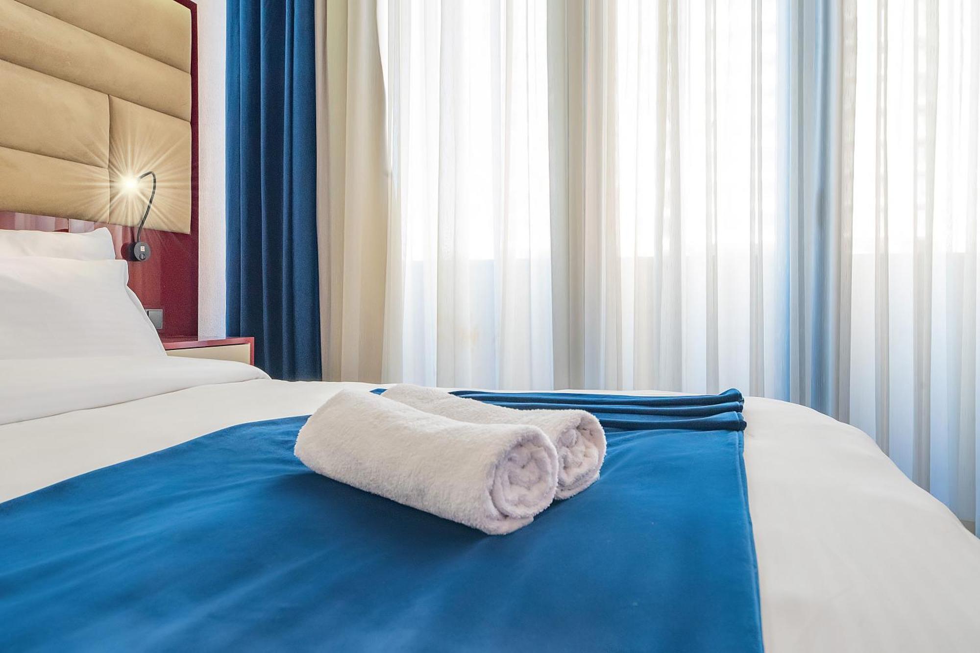 Denis Hotel Тбилиси Екстериор снимка