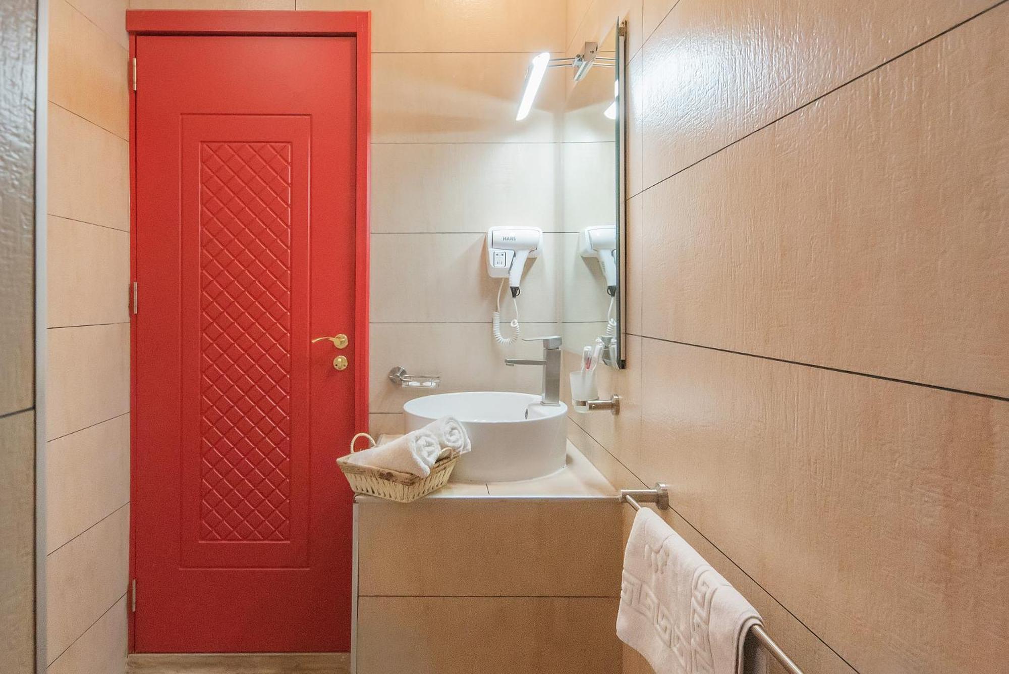 Denis Hotel Тбилиси Екстериор снимка