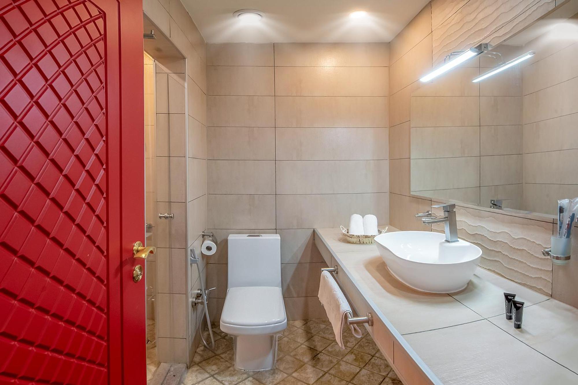 Denis Hotel Тбилиси Екстериор снимка